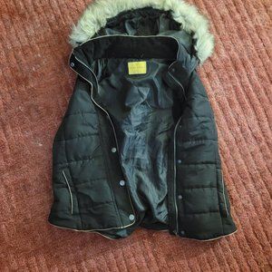 Prince & Fox Black Vest with Fur hood (detachable)